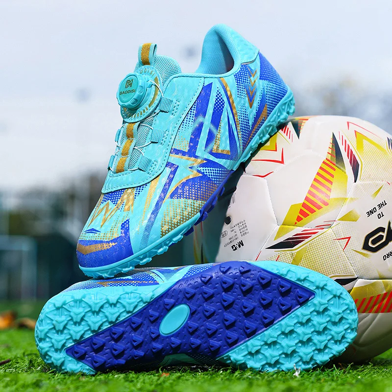 A pair of children's rotating buttoned cleat football shoes, anti-slip and wear-resistant training shoes, model MZ-666
A pair of children's rotating buttoned cleat football shoes, anti-slip and wear-resistant training shoes, model MZ-666