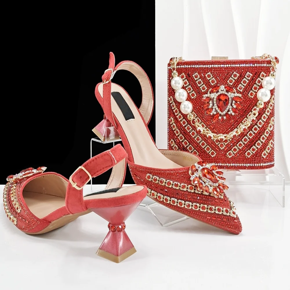 Новейший дизайн, женская обувь и сумка, комплект для вечерней вечеринки, летний стиль, туфли и сумка на среднем каблуке со стразами, праздничное платье
Новейший дизайн, женская обувь и сумка, комплект для вечерней вечеринки, летний стиль, туфли и сумка на среднем каблуке со стразами, праздничное платье