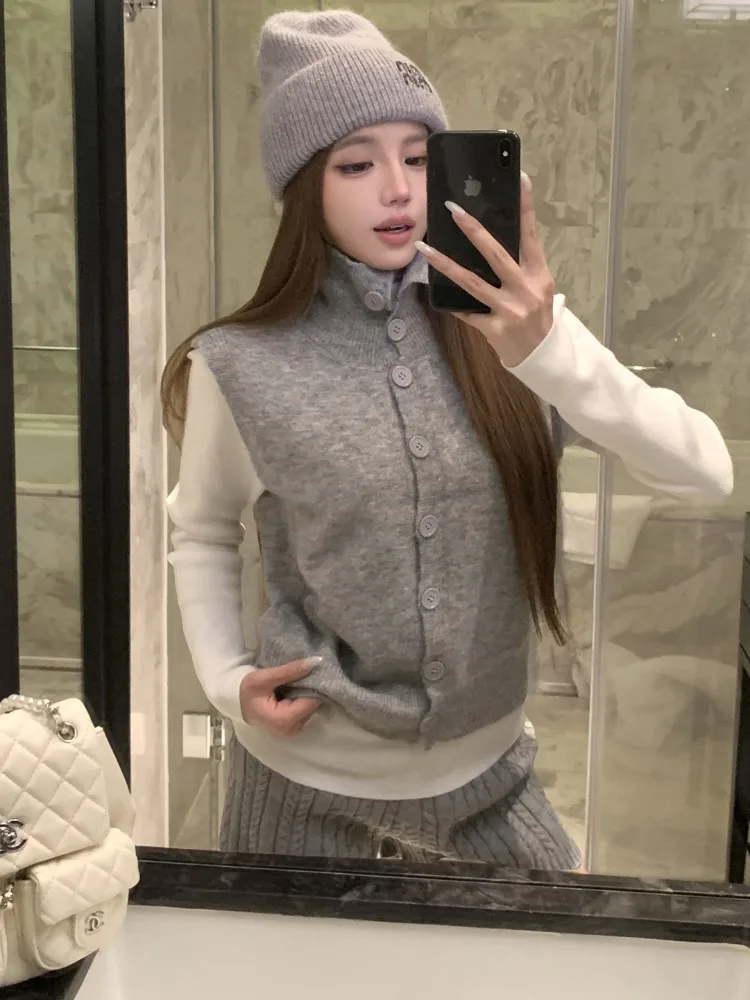Gray Knitted Vest White Base Layer Twist Short Pants Set Korean Style Women's Fashion Spring Commute Slim Fit Long Sleeve Top
Gray Knitted Vest White Base Layer Twist Short Pants Set Korean Style Women's Fashion Spring Commute Slim Fit Long Sleeve Top