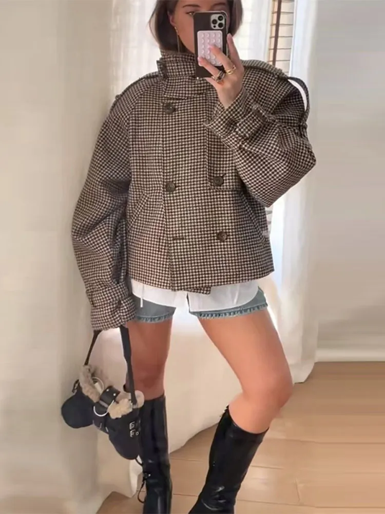 Винтажное женское клетчатое пальто с воротником-стойкой, длинным рукавом и двойными карманами на пуговицах, толстая укороченная куртка, осень-зима 2021, женская верхняя одежда
Винтажное женское клетчатое пальто с воротником-стойкой, длинным рукавом и двойными карманами на пуговицах, толстая укороченная куртка, осень-зима 2021, женская верхняя одежда