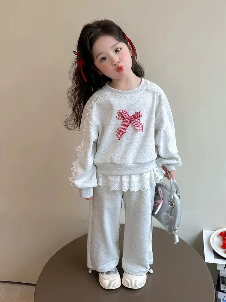 2026 Spring Autumn Girls 2 Piece Sets Children Cotton Lace Long Sleeve Bow Sweatshirt Suit Kids Sports Loose Tracksuit Outfits
2026 Spring Autumn Girls 2 Piece Sets Children Cotton Lace Long Sleeve Bow Sweatshirt Suit Kids Sports Loose Tracksuit Outfits