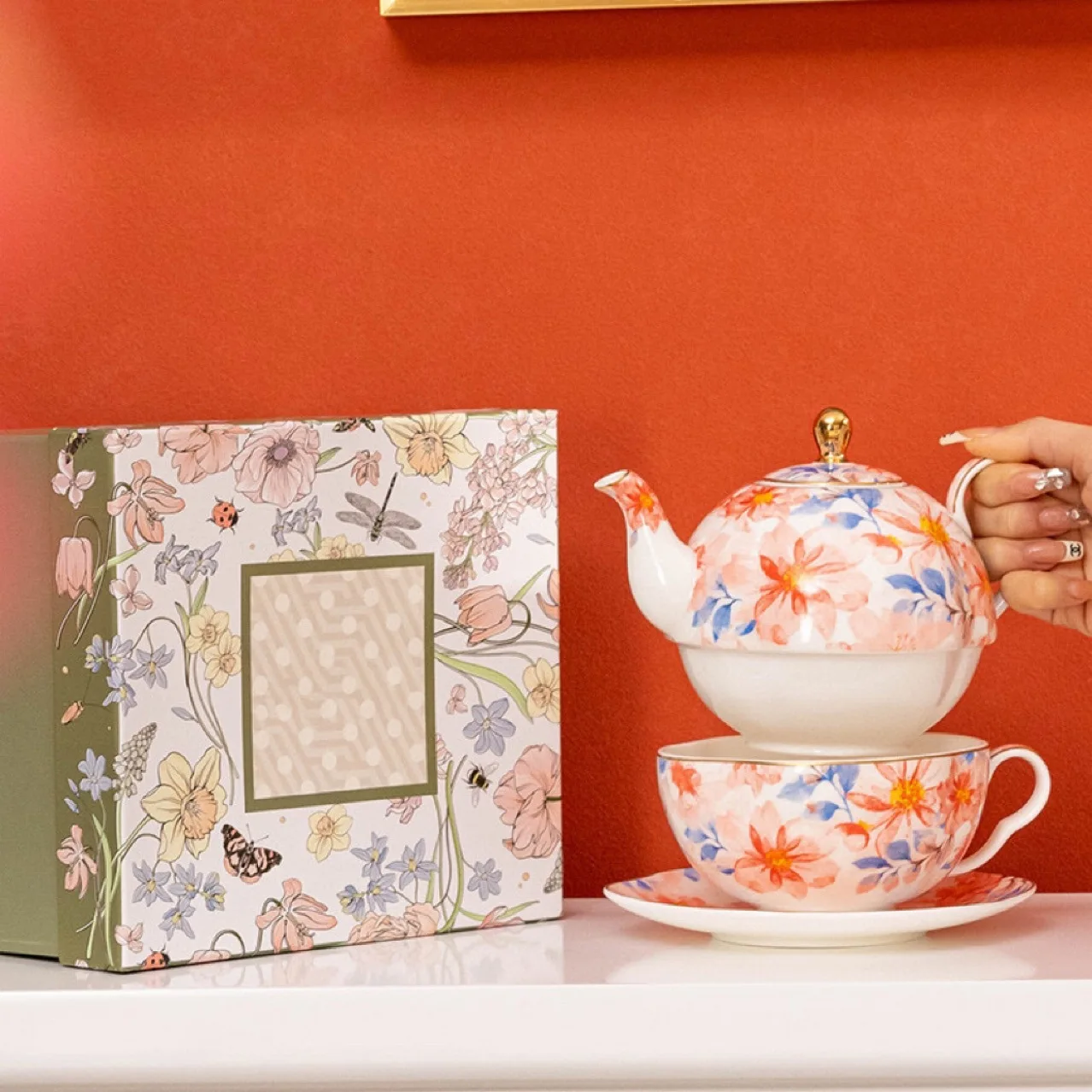 Luxury Tea Set Flower Shadow Series Bone China Petal Line Mother Pot Teapot Tea Set Gift Luxury Gift Box High-grade Porcelain
Luxury Tea Set Flower Shadow Series Bone China Petal Line Mother Pot Teapot Tea Set Gift Luxury Gift Box High-grade Porcelain