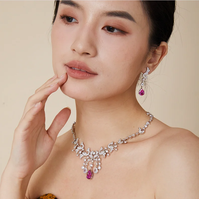 Дизайнерское изысканное стильное ожерелье, серьги, инкрустация ярко-розовым кубическим цирконием, кулон-цепочка, наборы ювелирных изделий для ужина и вечеринки
Дизайнерское изысканное стильное ожерелье, серьги, инкрустация ярко-розовым кубическим цирконием, кулон-цепочка, наборы ювелирных изделий для ужина и вечеринки