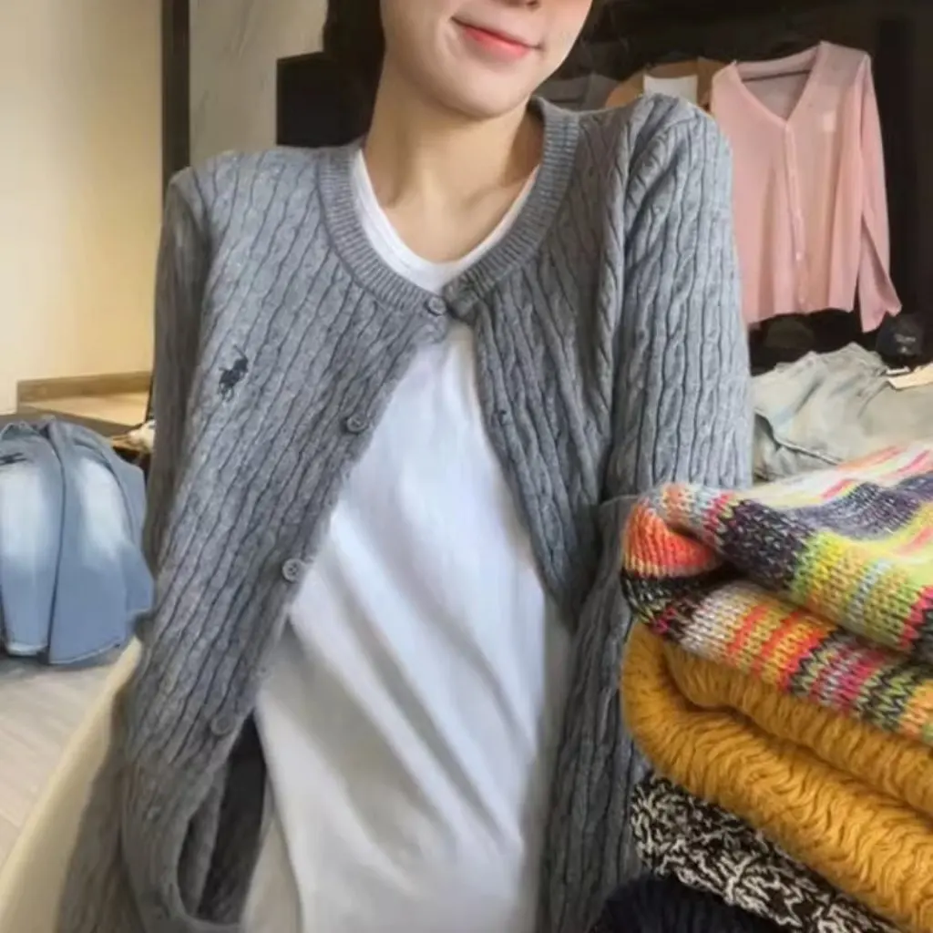 Женский французский свободный кардиган с круглым вырезом, элегантный нежный универсальный короткий топ с высокой талией на осень 
Женский французский свободный кардиган с круглым вырезом, элегантный нежный универсальный короткий топ с высокой талией на осень