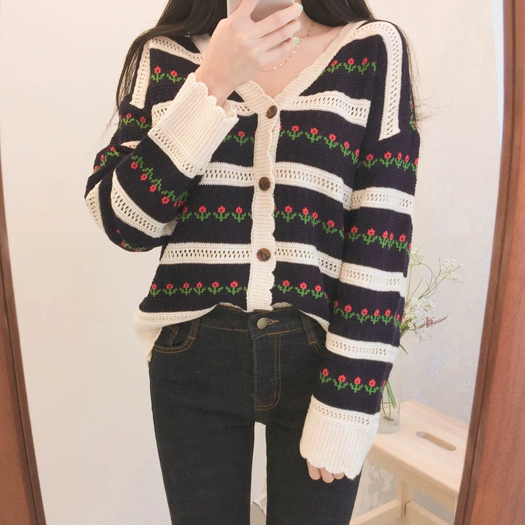 Korean Style Cute Sweater Winter Floral Print Cardigans Vest Elegant Loose Long Sleeve Knitwear Vintage Striped Cardigan 29159
Korean Style Cute Sweater Winter Floral Print Cardigans Vest Elegant Loose Long Sleeve Knitwear Vintage Striped Cardigan 29159