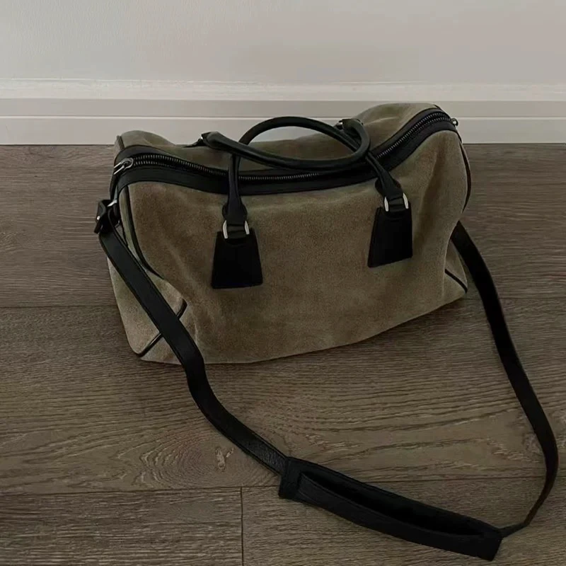 Новинка 2025 года, ретро матовая сумка из искусственной замши Boston, большая вместительная сумка на одно плечо, женская повседневная сумка-тоут, осень-зима
Новинка 2025 года, ретро матовая сумка из искусственной замши Boston, большая вместительная сумка на одно плечо, женская повседневная сумка-тоут, осень-зима