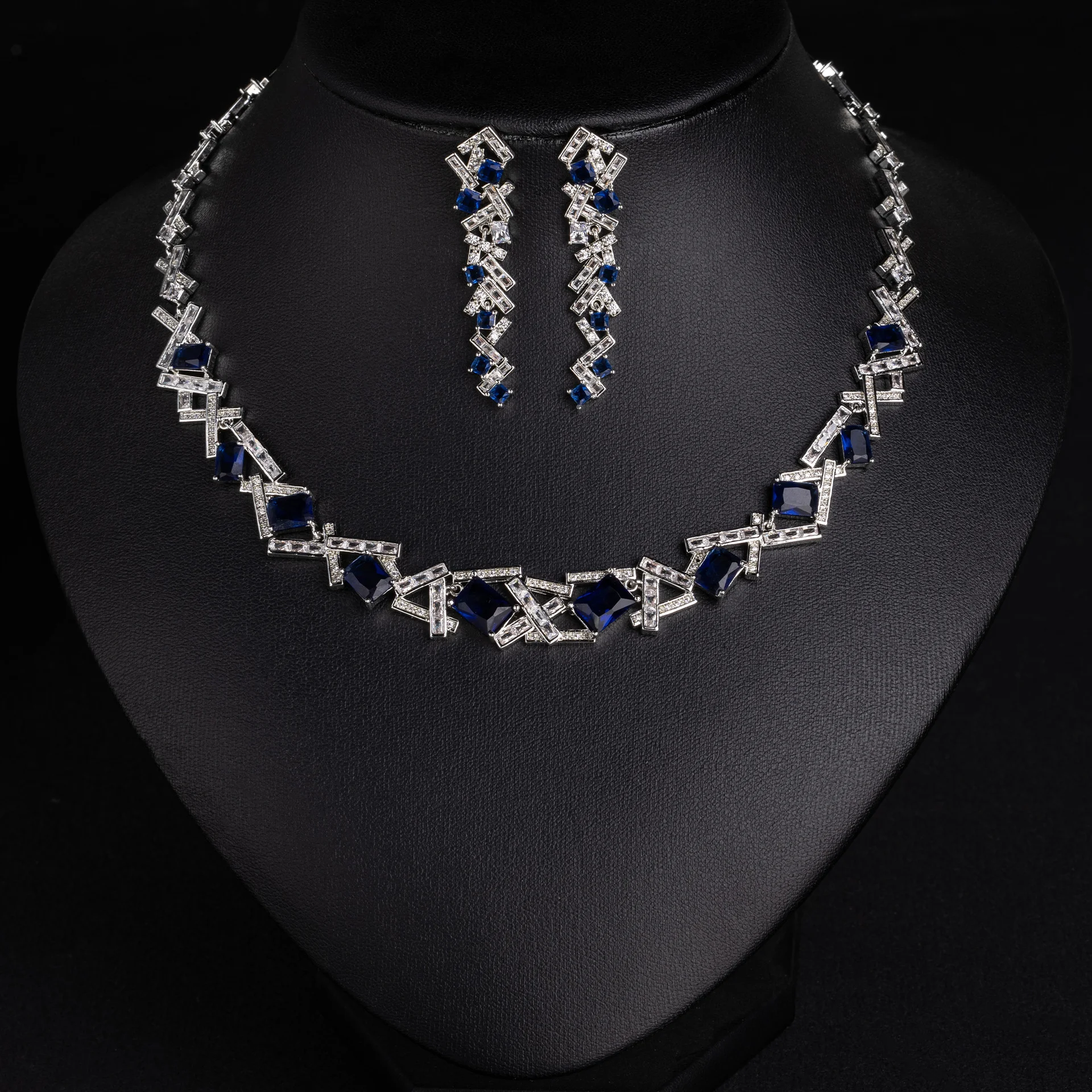 Luxury Niche Jewelry Set, Minimalist Zircon Necklace & Earrings, New Ins Cold Style Elegant Neck Chain for Women
Luxury Niche Jewelry Set, Minimalist Zircon Necklace & Earrings, New Ins Cold Style Elegant Neck Chain for Women