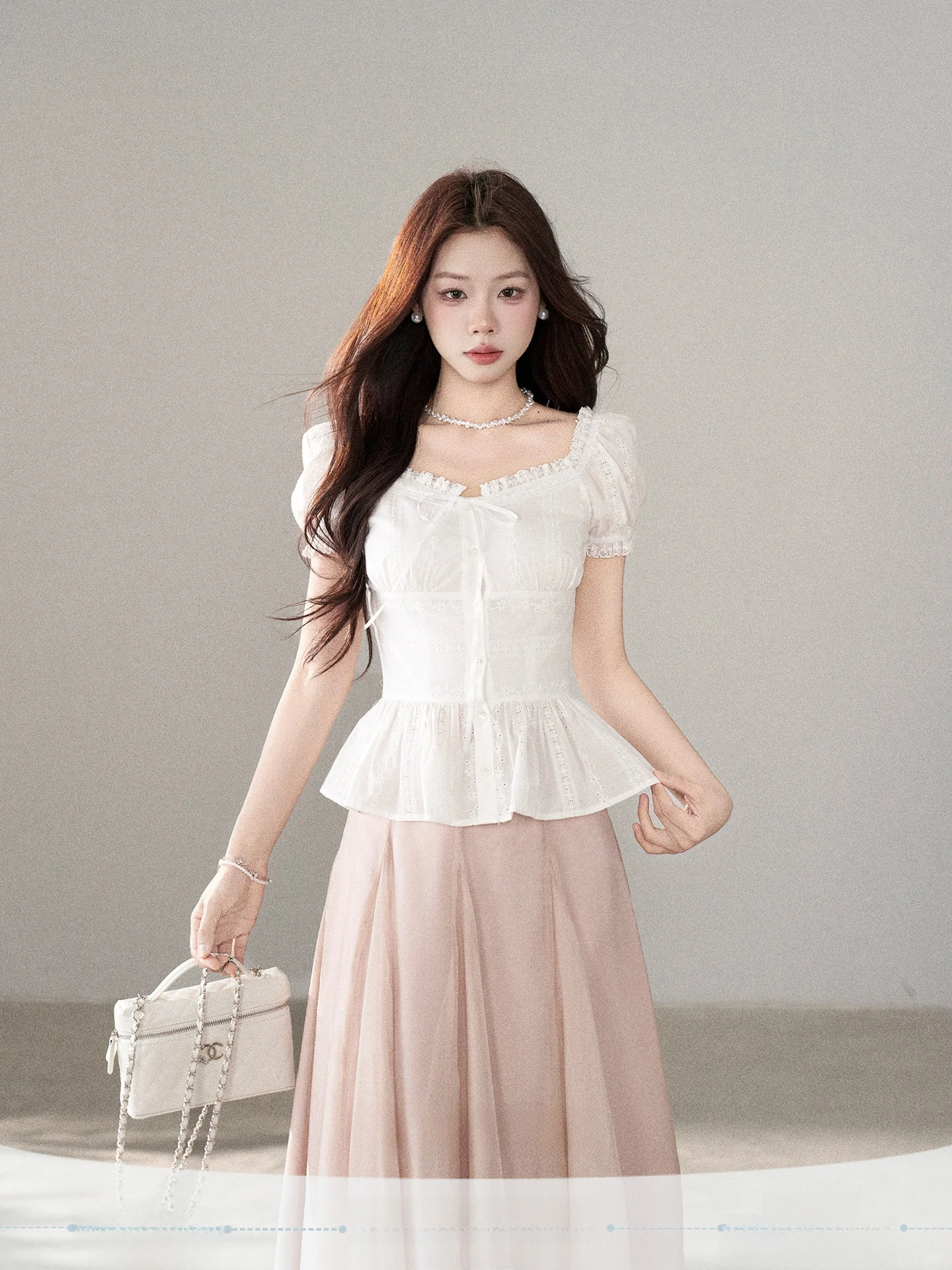Fashionable White Short Sleeve Shirt Women's Elegant Style French Style Loose Fit Breathable Skin Friendly Spring Summer Top
Fashionable White Short Sleeve Shirt Women's Elegant Style French Style Loose Fit Breathable Skin Friendly Spring Summer Top