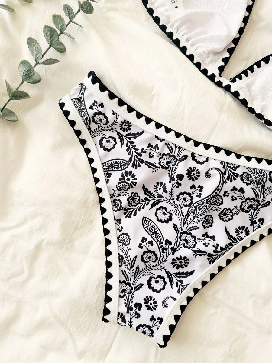 Black And White Floral Patterned Triangle Bikini With Zigzag Edge Trim For Women
Black And White Floral Patterned Triangle Bikini With Zigzag Edge Trim For Women