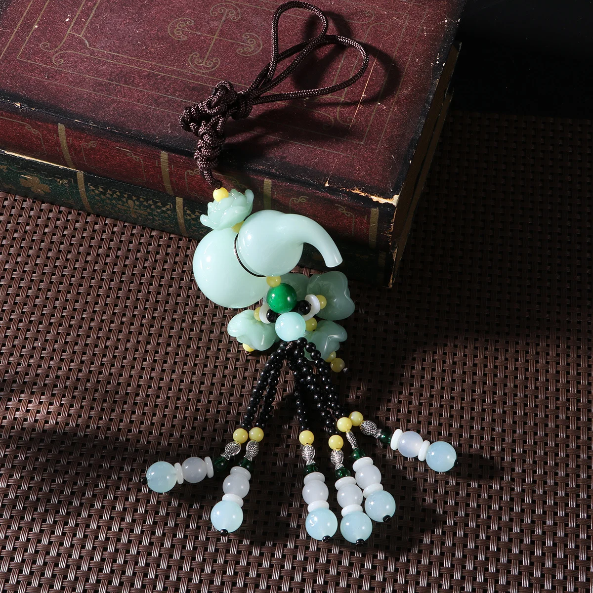 Gourd Hanging Pendant Light Green Natural Stone Charm For Car Interior Decor Auto Styling Accessories Gift Car Decorations
Gourd Hanging Pendant Light Green Natural Stone Charm For Car Interior Decor Auto Styling Accessories Gift Car Decorations