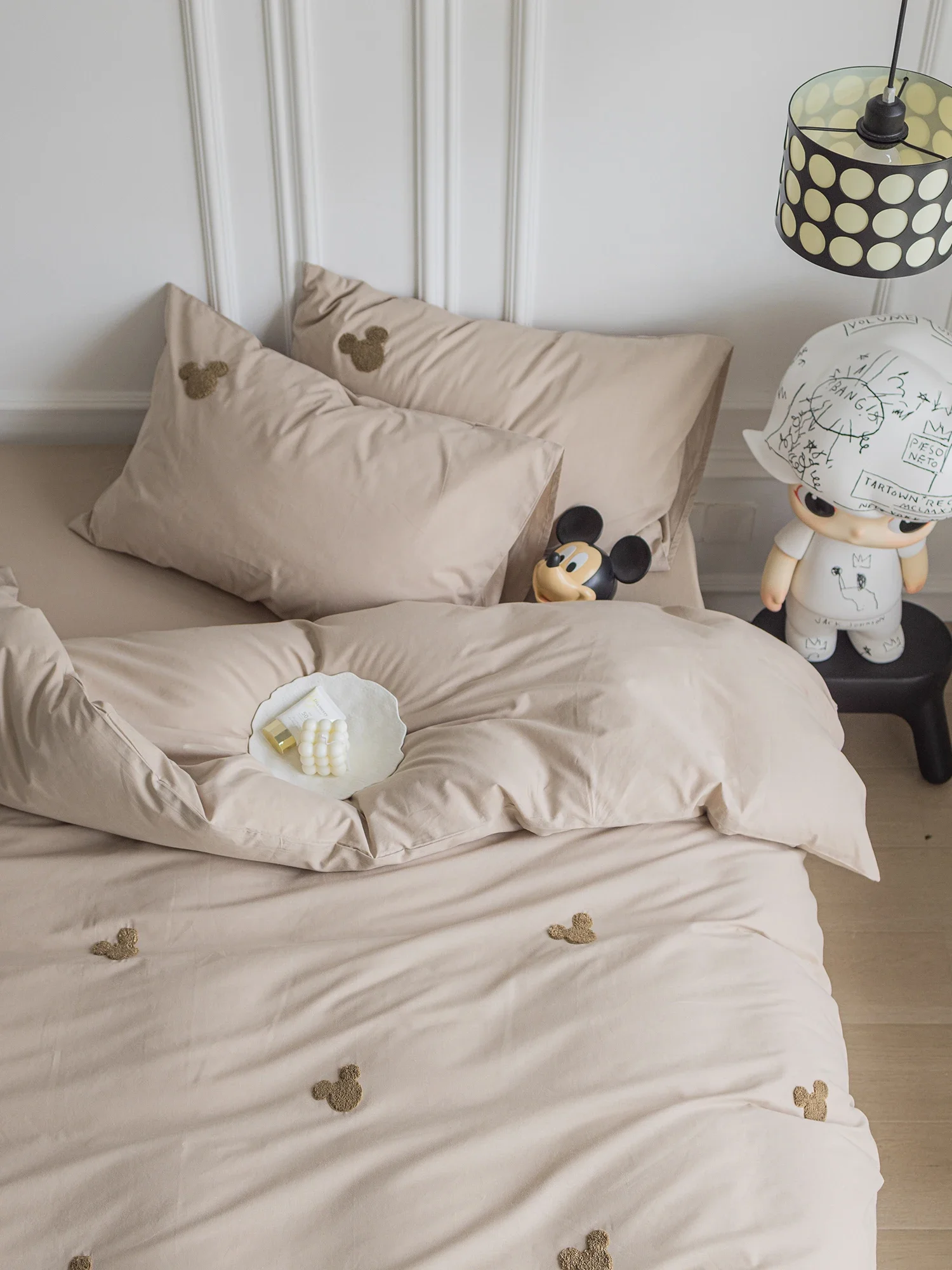 Mickey towel embroidered pure cotton washed cotton bed four-piece set, cotton bed sheet quilt cover
Mickey towel embroidered pure cotton washed cotton bed four-piece set, cotton bed sheet quilt cover