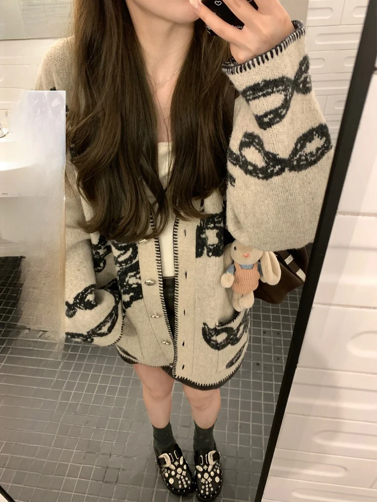 Теплый модный вязаный кардиган для женщин, осенне-зимний топ ANLINE с V-образным вырезом, длинными рукавами, стандартного кроя, верхняя одежда
Теплый модный вязаный кардиган для женщин, осенне-зимний топ ANLINE с V-образным вырезом, длинными рукавами, стандартного кроя, верхняя одежда