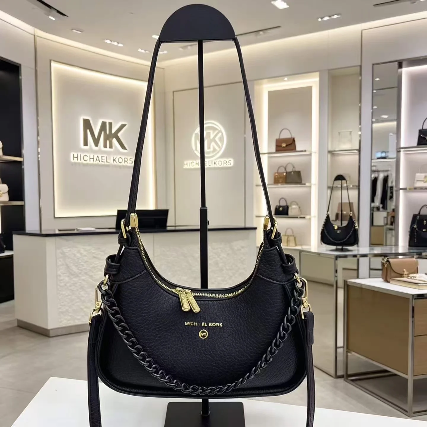 2026 Michael Kors Ladies' Classic Fashion Crossbody Bag MK Alphabet Chain Casual Versatile Outward Commuter Travel Bag
2026 Michael Kors Ladies' Classic Fashion Crossbody Bag MK Alphabet Chain Casual Versatile Outward Commuter Travel Bag