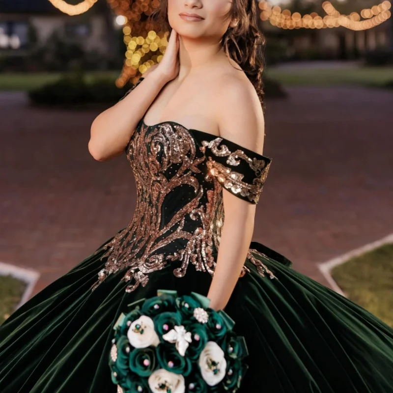 Satin Dark Green Quinceanera Dress off-shoulder Golden Glitter Decal Long tail vestidos de 15 Quinceanera Customize
Satin Dark Green Quinceanera Dress off-shoulder Golden Glitter Decal Long tail vestidos de 15 Quinceanera Customize