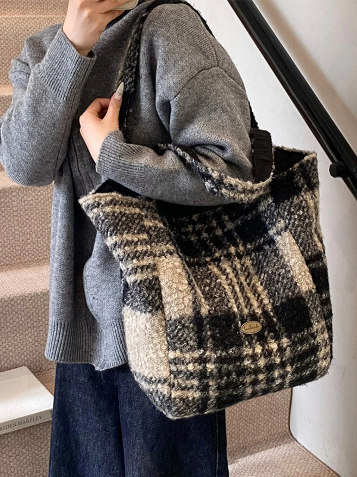 Осень-зима, клетчатая шерстяная женская сумка на одно плечо, большая двусторонняя сумка-тоут Capaci для мамы, повседневная модная сумка из мягкого материала
Осень-зима, клетчатая шерстяная женская сумка на одно плечо, большая двусторонняя сумка-тоут Capaci для мамы, повседневная модная сумка из мягкого материала