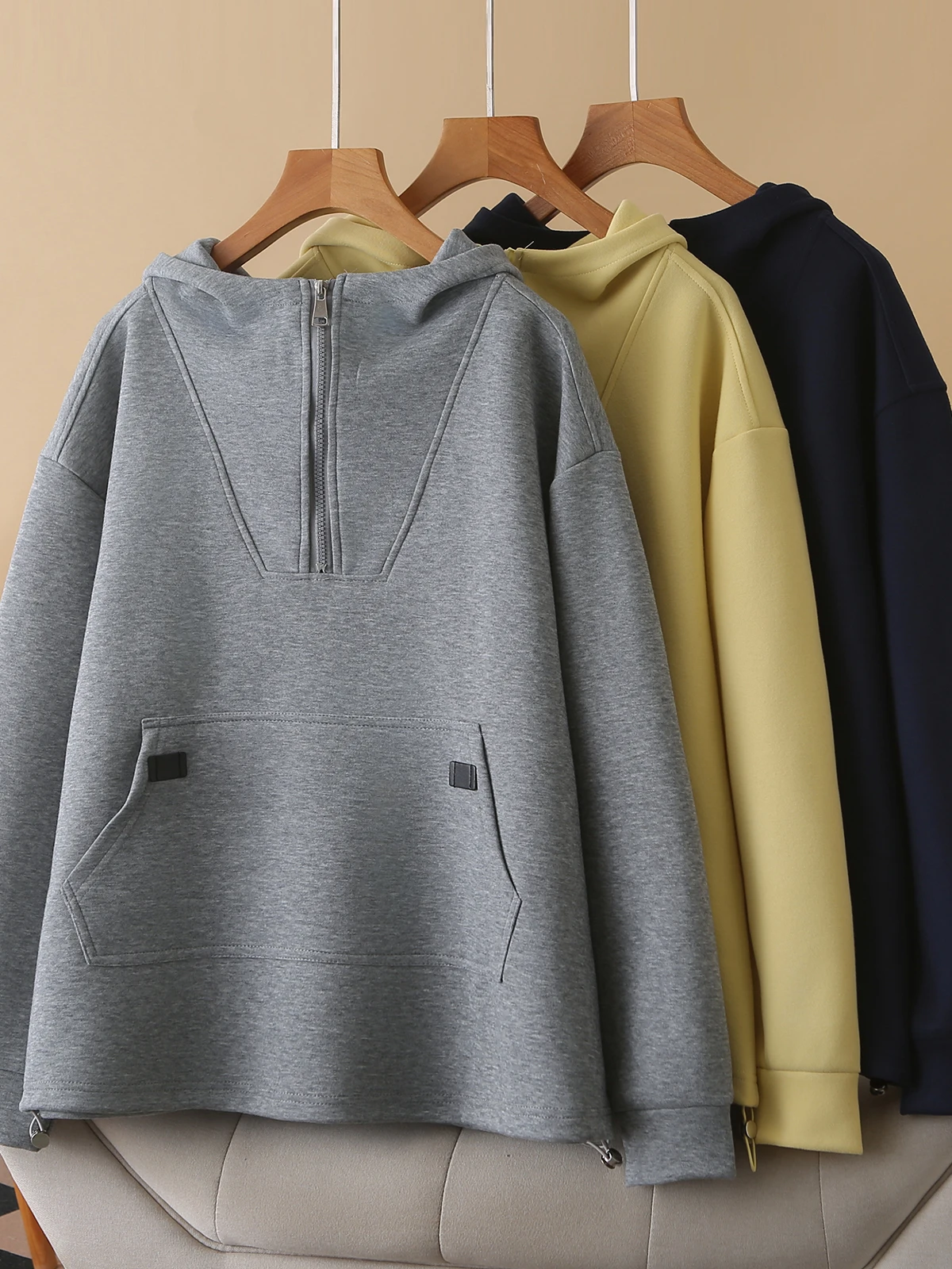 Korean Style Women's Hoodie 2025 Small Size Fashion Loose Half Zipper Casual Large Size Top with Big Pockets Autumn Wear
Korean Style Women's Hoodie 2025 Small Size Fashion Loose Half Zipper Casual Large Size Top with Big Pockets Autumn Wear