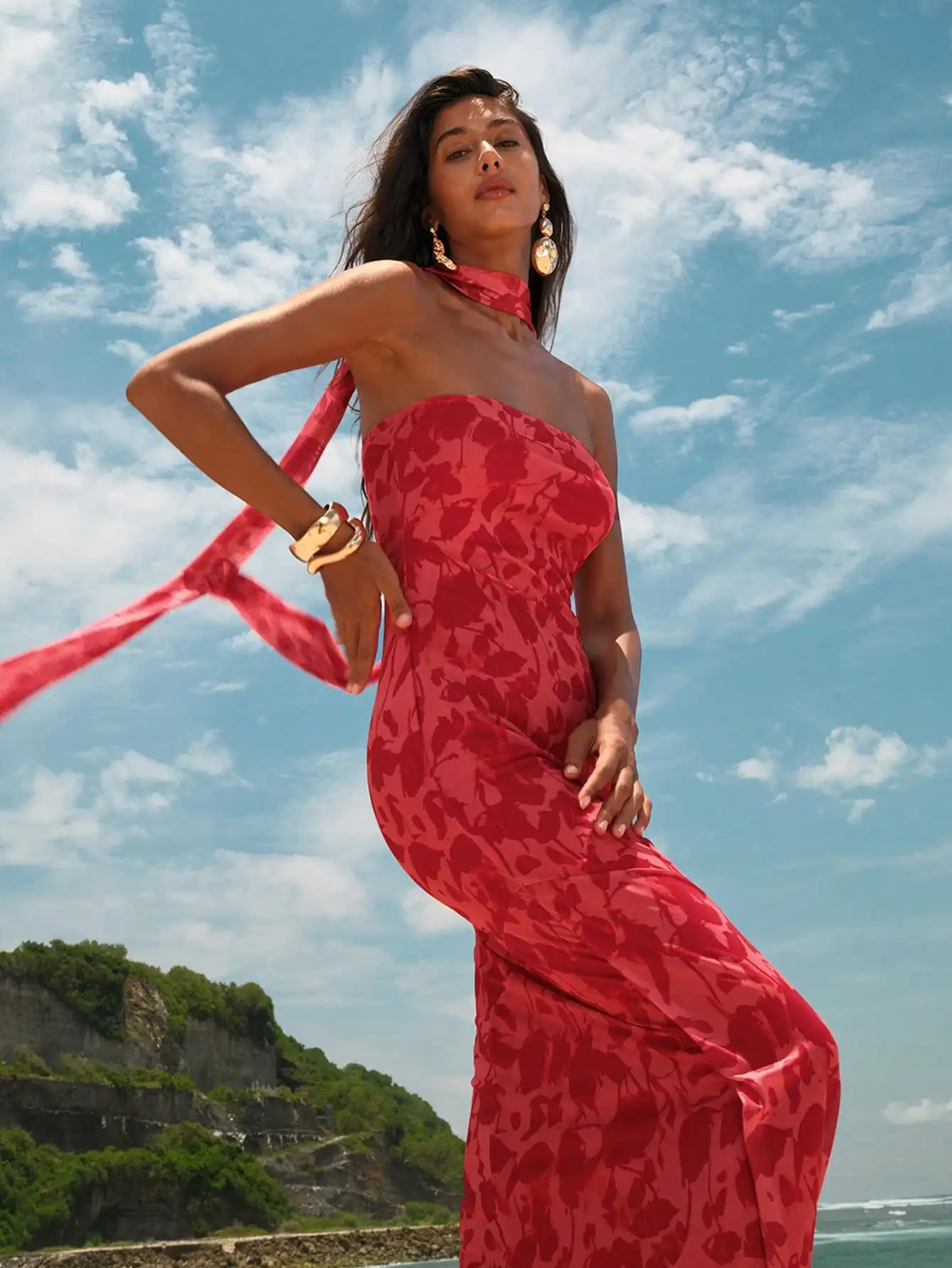 Red Floral Print Halter Neck Form-Fitting Maxi Dress for Beach Party Evening
Red Floral Print Halter Neck Form-Fitting Maxi Dress for Beach Party Evening