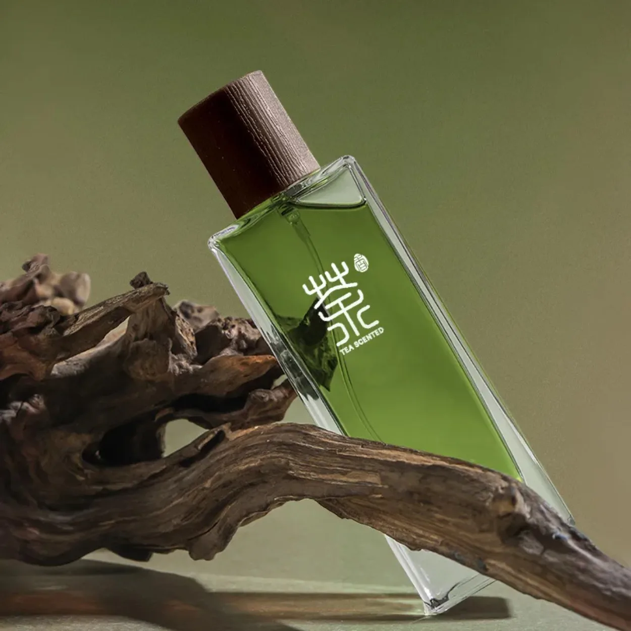 Tea-Scented Parfum Yulong Tea White Tea Aroma Subtle Fresh Long-Lasting Luxury Fragrance Fresh Woody Fragrance for Women and Men
Tea-Scented Parfum Yulong Tea White Tea Aroma Subtle Fresh Long-Lasting Luxury Fragrance Fresh Woody Fragrance for Women and Men
