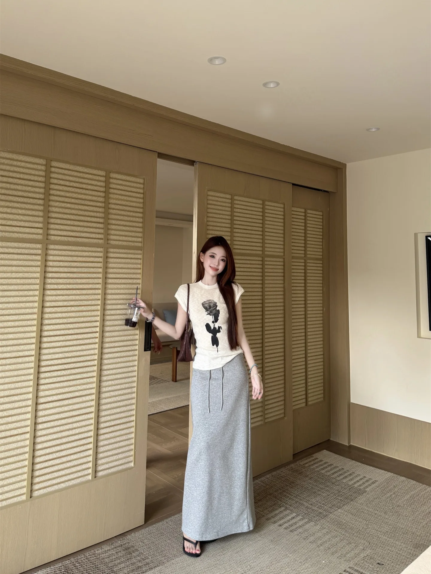 Elegant round Neck Short Sleeve T-Shirt Women's Summer Drawstring Half Skirt Long Dress Two Piece Set Fashionable Casual Outfit
Elegant round Neck Short Sleeve T-Shirt Women's Summer Drawstring Half Skirt Long Dress Two Piece Set Fashionable Casual Outfit
