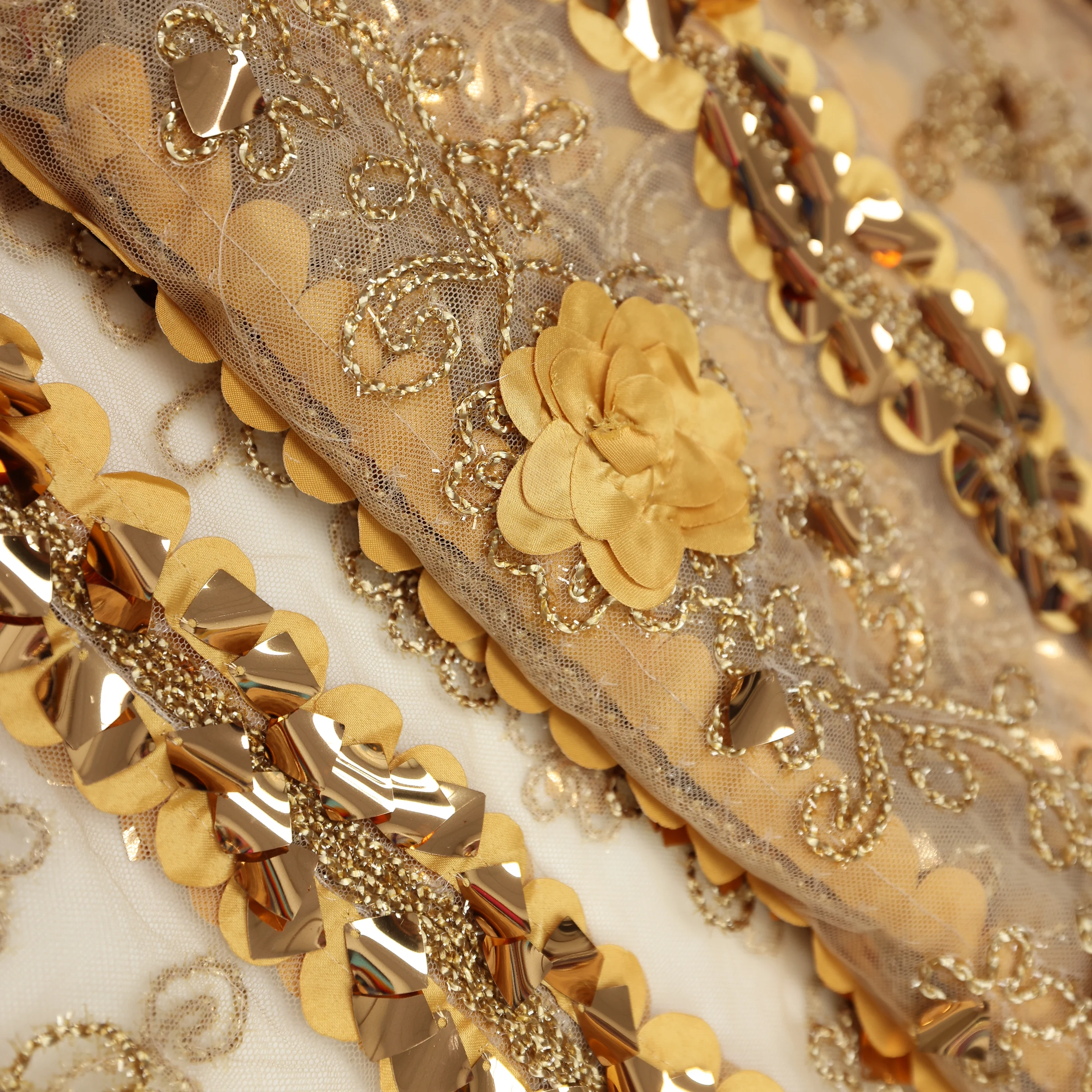 Victorian Style Curly Vine Embroidery Lace Italy Mesh Fabric with Sequin and Bead Tube Rose Applique for Luxury Ball/Banque Gown
Victorian Style Curly Vine Embroidery Lace Italy Mesh Fabric with Sequin and Bead Tube Rose Applique for Luxury Ball/Banque Gown