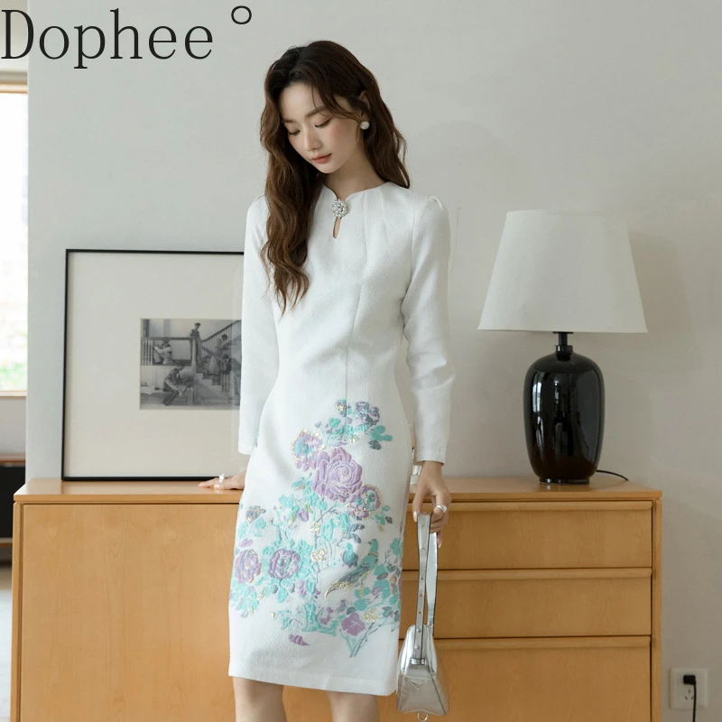 2025 New Fashion Lady Vintage Jacquard Cheongsam Dress Elegant Beads O-neck Mid-long Printed Short Sleeve Women Straight Dress
2025 New Fashion Lady Vintage Jacquard Cheongsam Dress Elegant Beads O-neck Mid-long Printed Short Sleeve Women Straight Dress