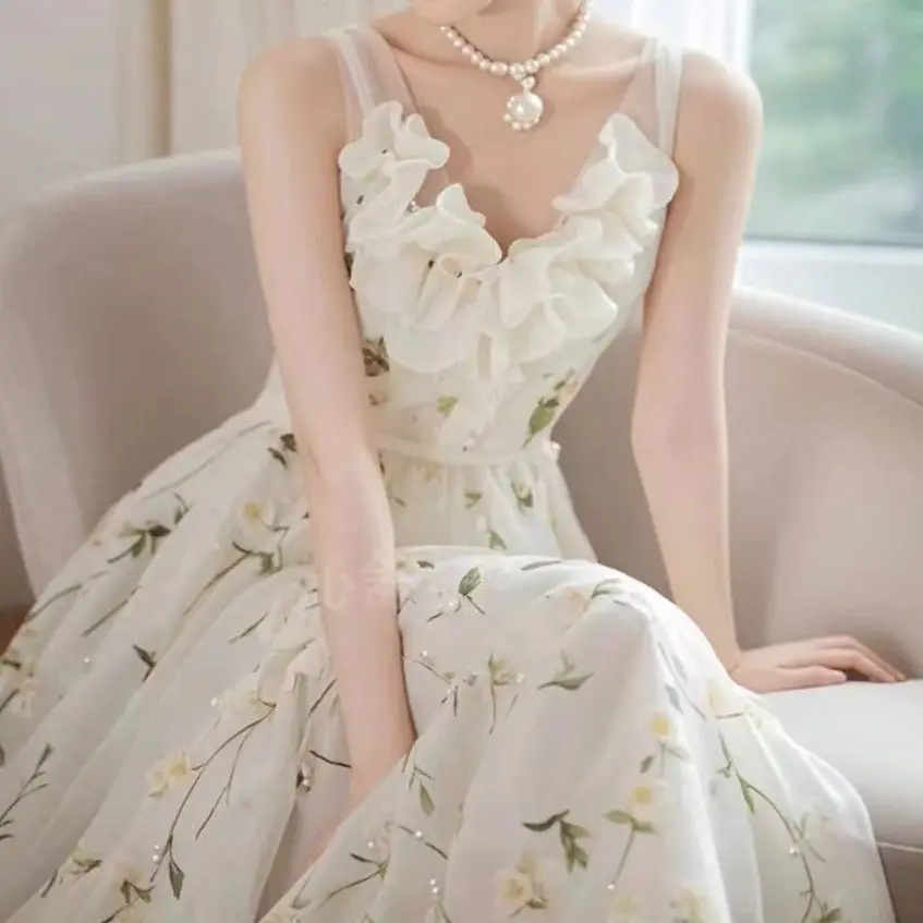 Coffee break French white lace collar suspender dress women's 2025 new long dress cold and relaxed wear
Coffee break French white lace collar suspender dress women's 2025 new long dress cold and relaxed wear