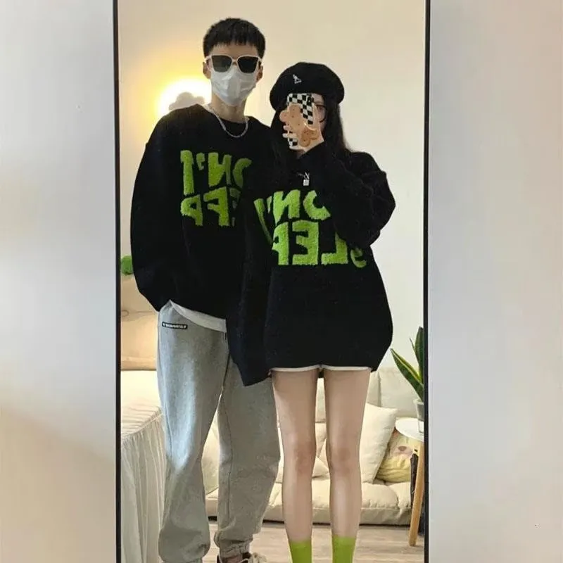 Корейский свитер в стиле хип-хоп с вышивкой, свободный крой, осенне-зимняя уличная одежда, американский ретро-стиль, мужской трикотажный свитер
Корейский свитер в стиле хип-хоп с вышивкой, свободный крой, осенне-зимняя уличная одежда, американский ретро-стиль, мужской трикотажный свитер