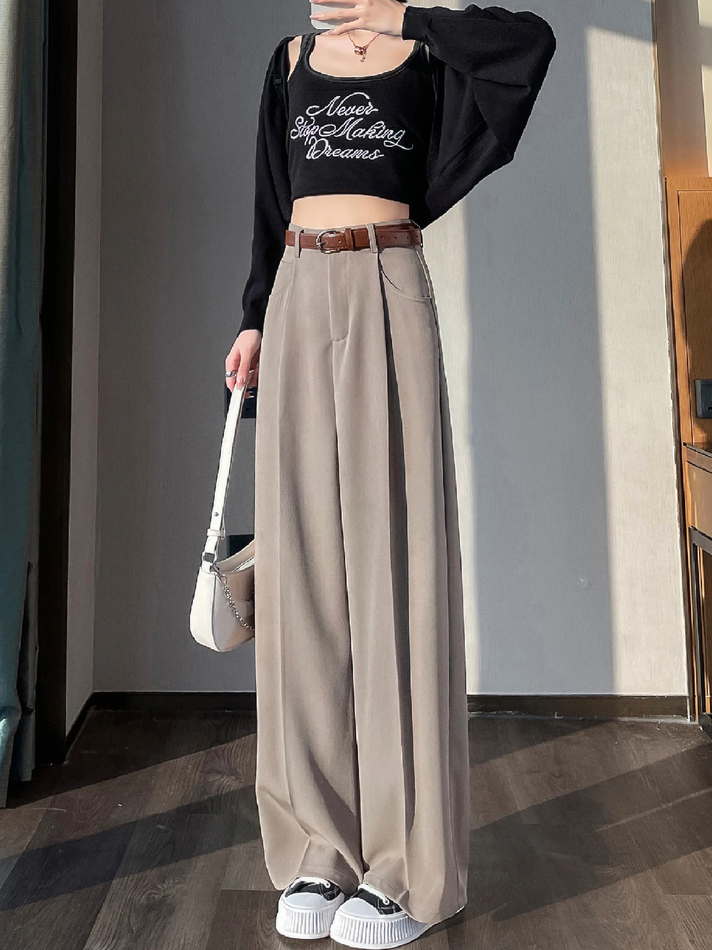 Faionable Wide Leg Pants Women's Spring Autumn High Waist Straight Cut Luxury Feel Suit Trousers Korean Sle Commute Wind
Faionable Wide Leg Pants Women's Spring Autumn High Waist Straight Cut Luxury Feel Suit Trousers Korean Sle Commute Wind