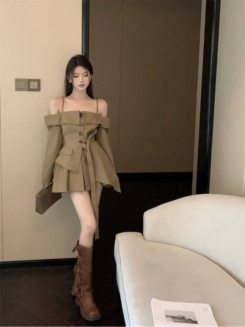 Korean Fashion One Shoulder Irregular Long Sleeved Suit Jacket for Women's Autumn Pleated Skirt Two-piece Set Female Clothing
Korean Fashion One Shoulder Irregular Long Sleeved Suit Jacket for Women's Autumn Pleated Skirt Two-piece Set Female Clothing