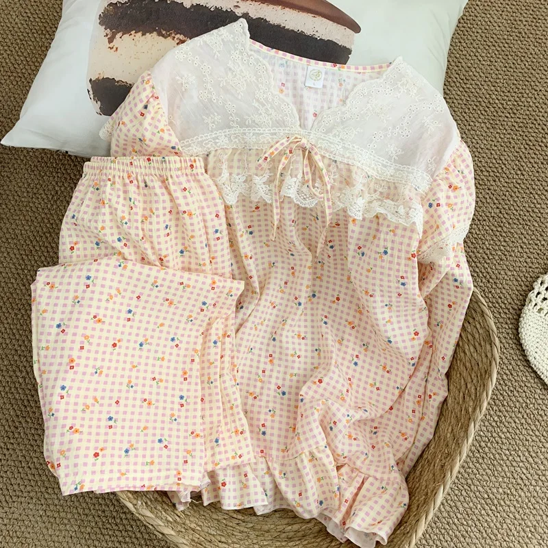 Большой размер, кружевной лоскутный цветочный пижамный комплект для женщин, топ с длинными рукавами и бантом и брюки, милая одежда для дома, свободная пижама Mujer 5XL
Большой размер, кружевной лоскутный цветочный пижамный комплект для женщин, топ с длинными рукавами и бантом и брюки, милая одежда для дома, свободная пижама Mujer 5XL