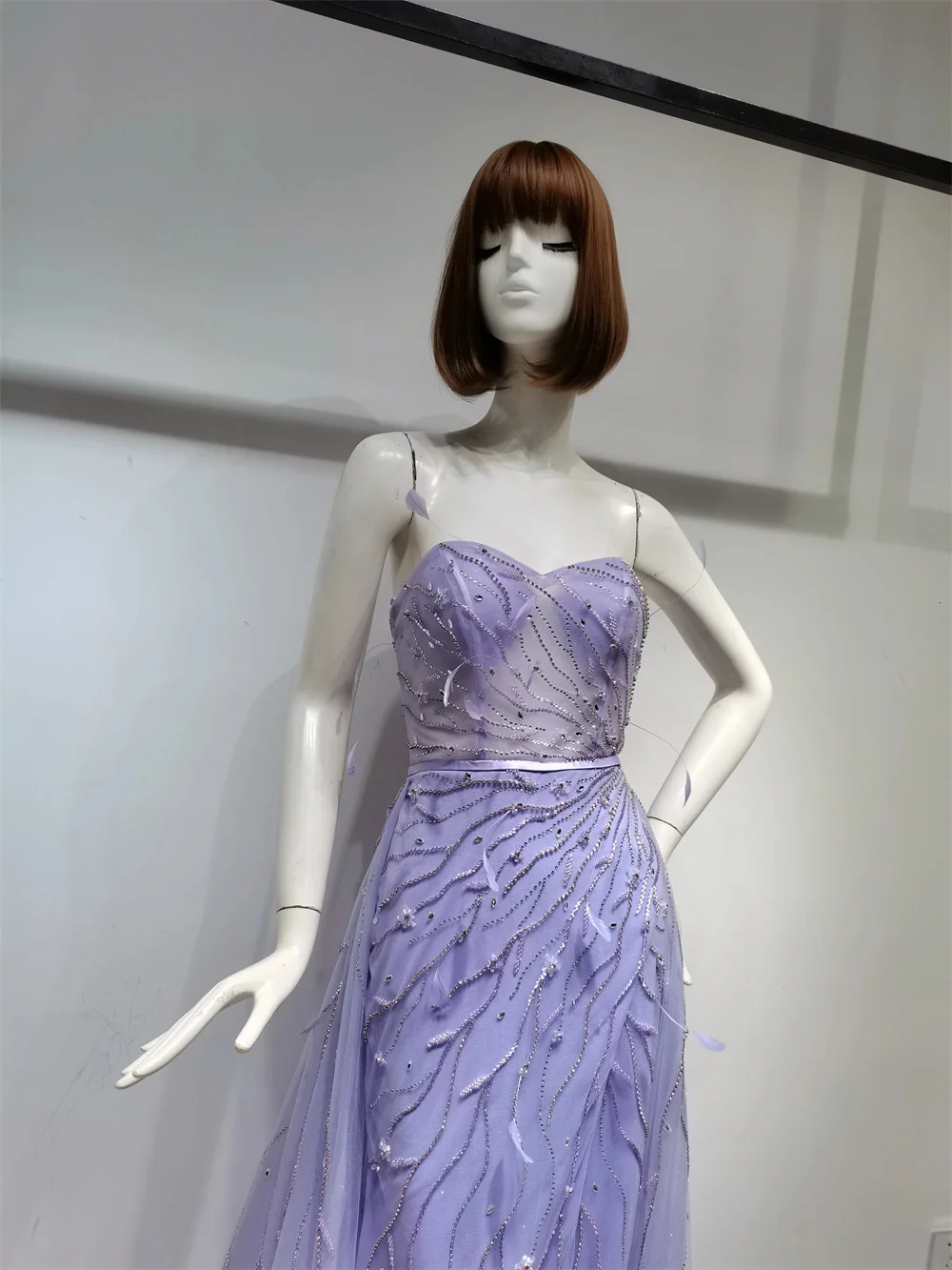 Custom light purple lace slip dress, soft and dreamy, exquisite patterns, elegant drape with charming fairy temperament
Custom light purple lace slip dress, soft and dreamy, exquisite patterns, elegant drape with charming fairy temperament