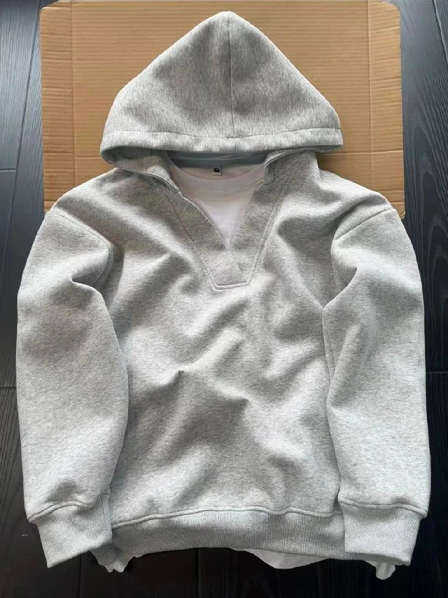 Мужская свободная повседневная толстовка с V-образным вырезом, осенняя, в стиле кэжуал, удобная, с длинными рукавами, для уличной моды
Мужская свободная повседневная толстовка с V-образным вырезом, осенняя, в стиле кэжуал, удобная, с длинными рукавами, для уличной моды