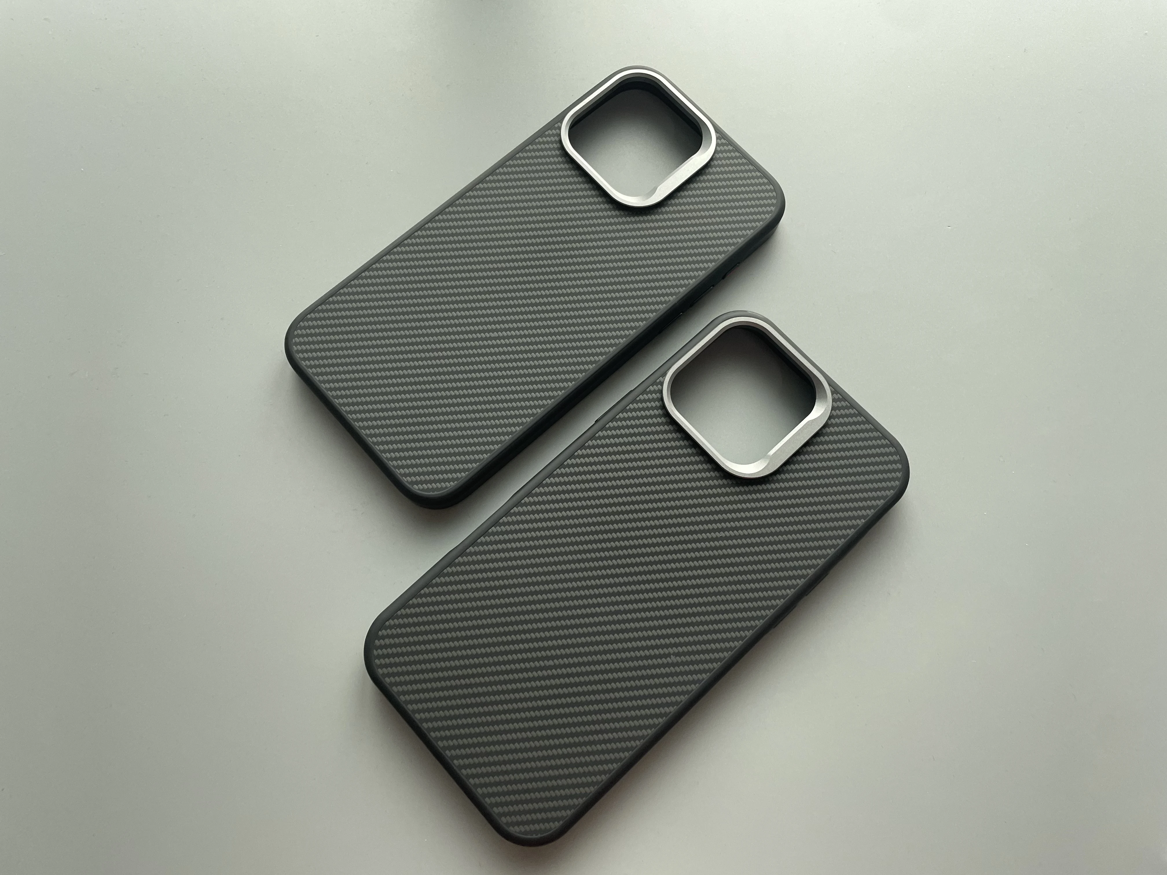 MagSafe wireless charging phone case, carbon fiber texture, suitable for iPhone16 Pro, 16 Pro Max, anti-drop protective case.
MagSafe wireless charging phone case, carbon fiber texture, suitable for iPhone16 Pro, 16 Pro Max, anti-drop protective case.
