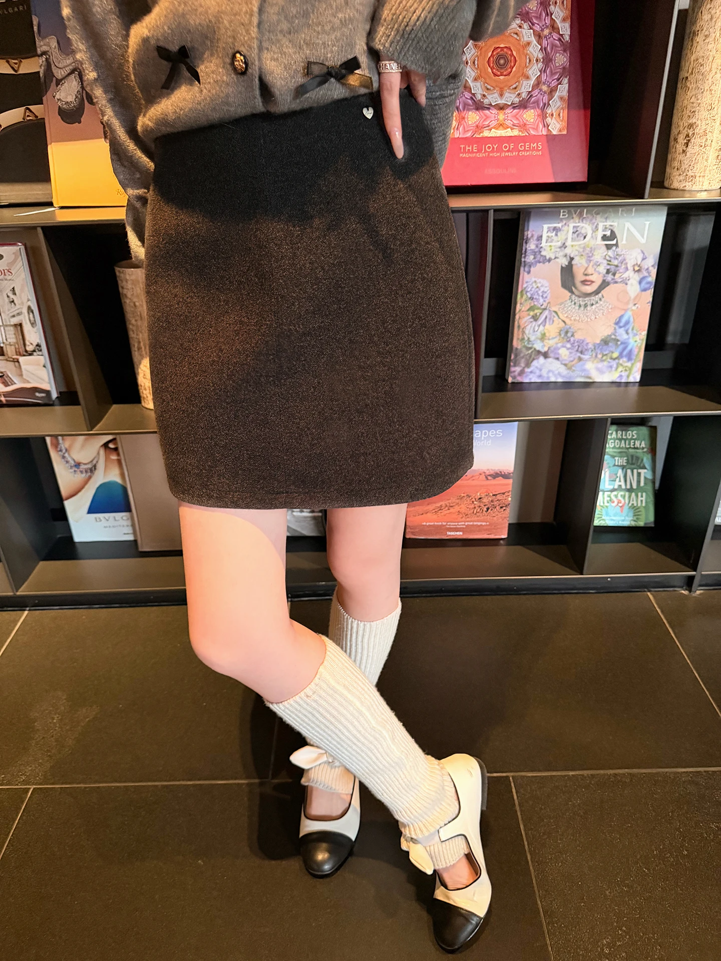 Уникальная красивая шерстяная юбка Chen Dayu для женщин, осенне-зимняя, с высокой талией, приталенная, А-силуэт, цвет Thiened
Уникальная красивая шерстяная юбка Chen Dayu для женщин, осенне-зимняя, с высокой талией, приталенная, А-силуэт, цвет Thiened