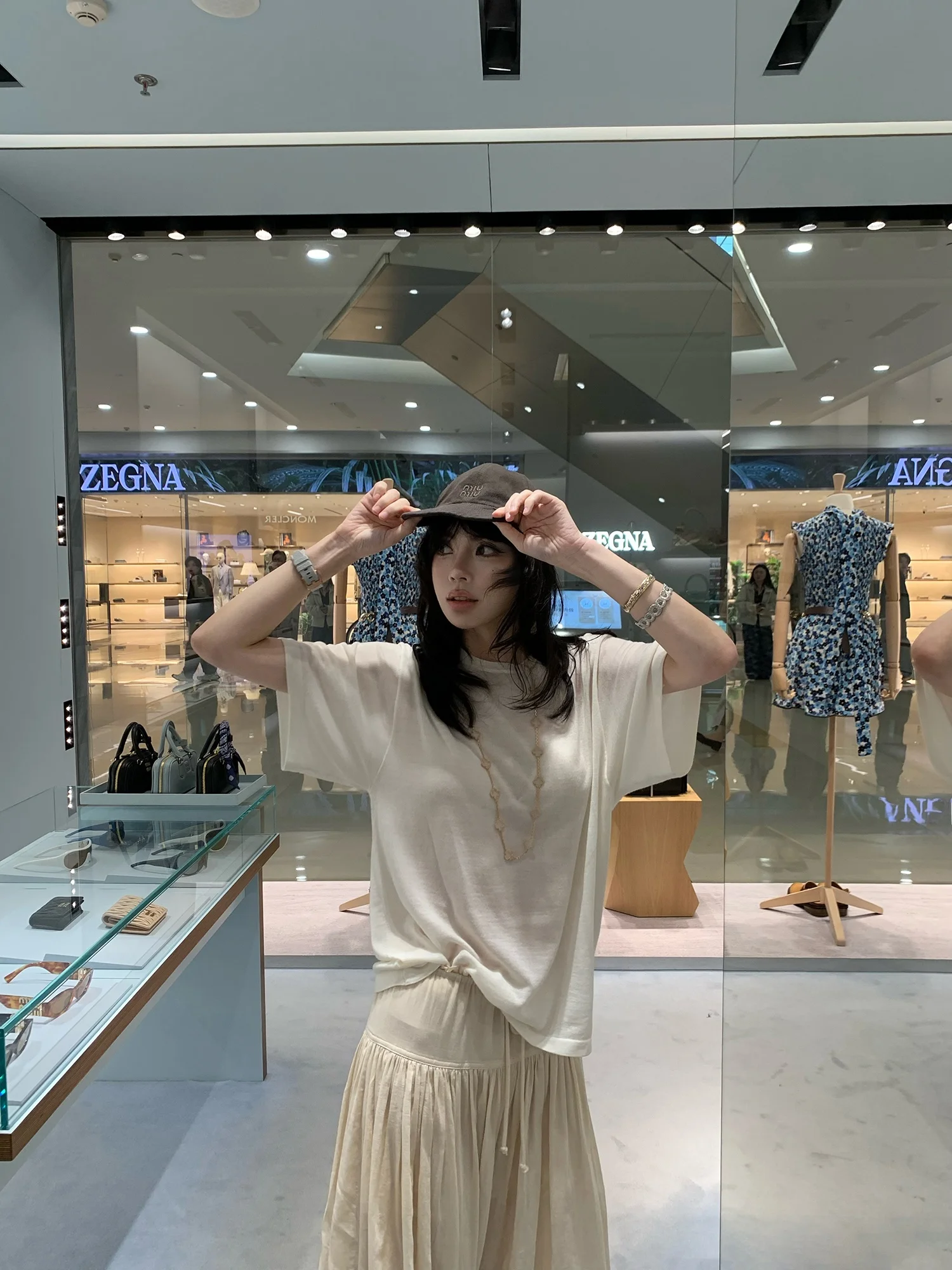 ASM ANNA Cashmere Short Sleeve round Neck T-Shirt Women's Comfortable Breathable Knitted Summer Top Quality Wool Casual Style
ASM ANNA Cashmere Short Sleeve round Neck T-Shirt Women's Comfortable Breathable Knitted Summer Top Quality Wool Casual Style