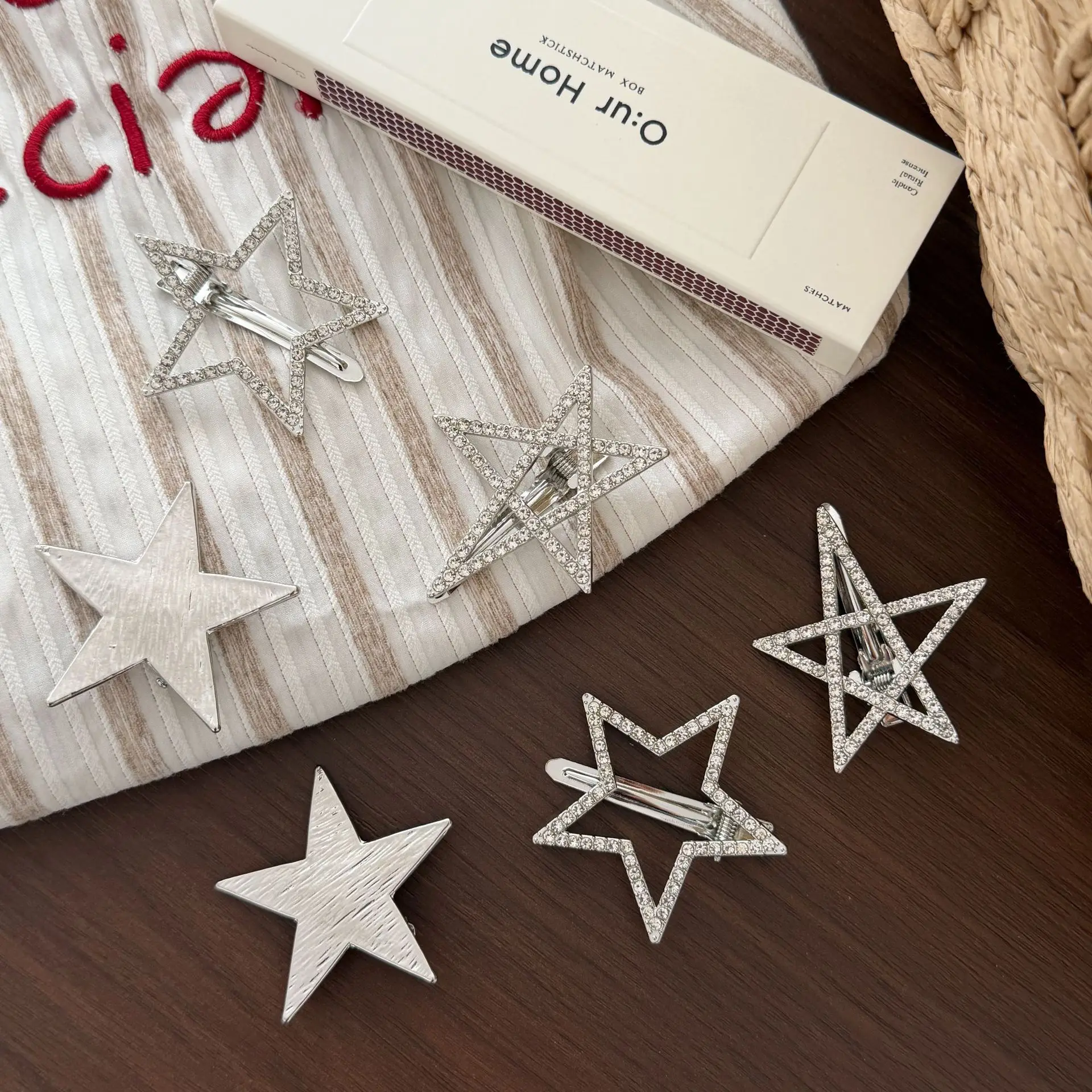 Stylish Rhinestone Hollow Five Pointed Star Hair Clip Duckbill Side Clip for Bangs Women Daily Office Elegant High Quality
Stylish Rhinestone Hollow Five Pointed Star Hair Clip Duckbill Side Clip for Bangs Women Daily Office Elegant High Quality