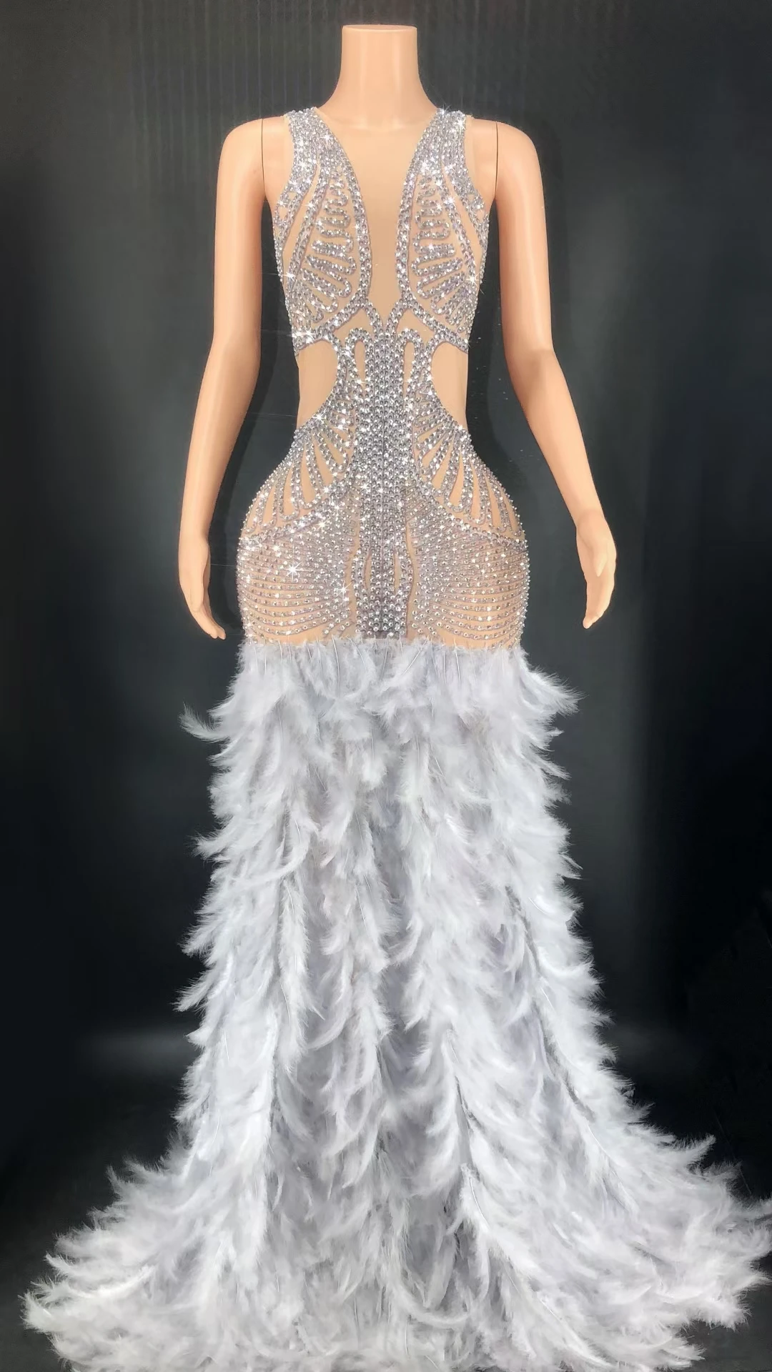 Luxury Modest Wedding Party Dress Elegant White Feathered Dress Dazzling Diamonds Dresses for Women
Luxury Modest Wedding Party Dress Elegant White Feathered Dress Dazzling Diamonds Dresses for Women