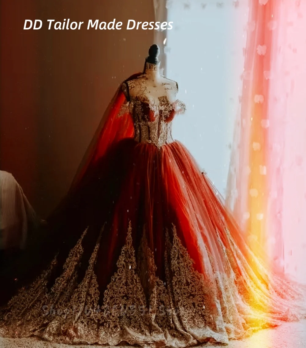 Red abnd Gold Ball Gown Wedding Dress With Long Veil Off Shoulder Lace Appliques Tulle Prom Bridal Gown Customized
Red abnd Gold Ball Gown Wedding Dress With Long Veil Off Shoulder Lace Appliques Tulle Prom Bridal Gown Customized