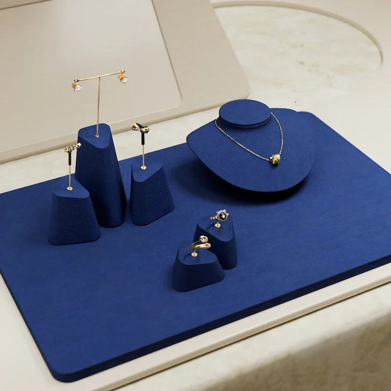 Blue microfiber metal jewelry display props, rings, earrings, necklaces display counter, jewelry display rack
Blue microfiber metal jewelry display props, rings, earrings, necklaces display counter, jewelry display rack