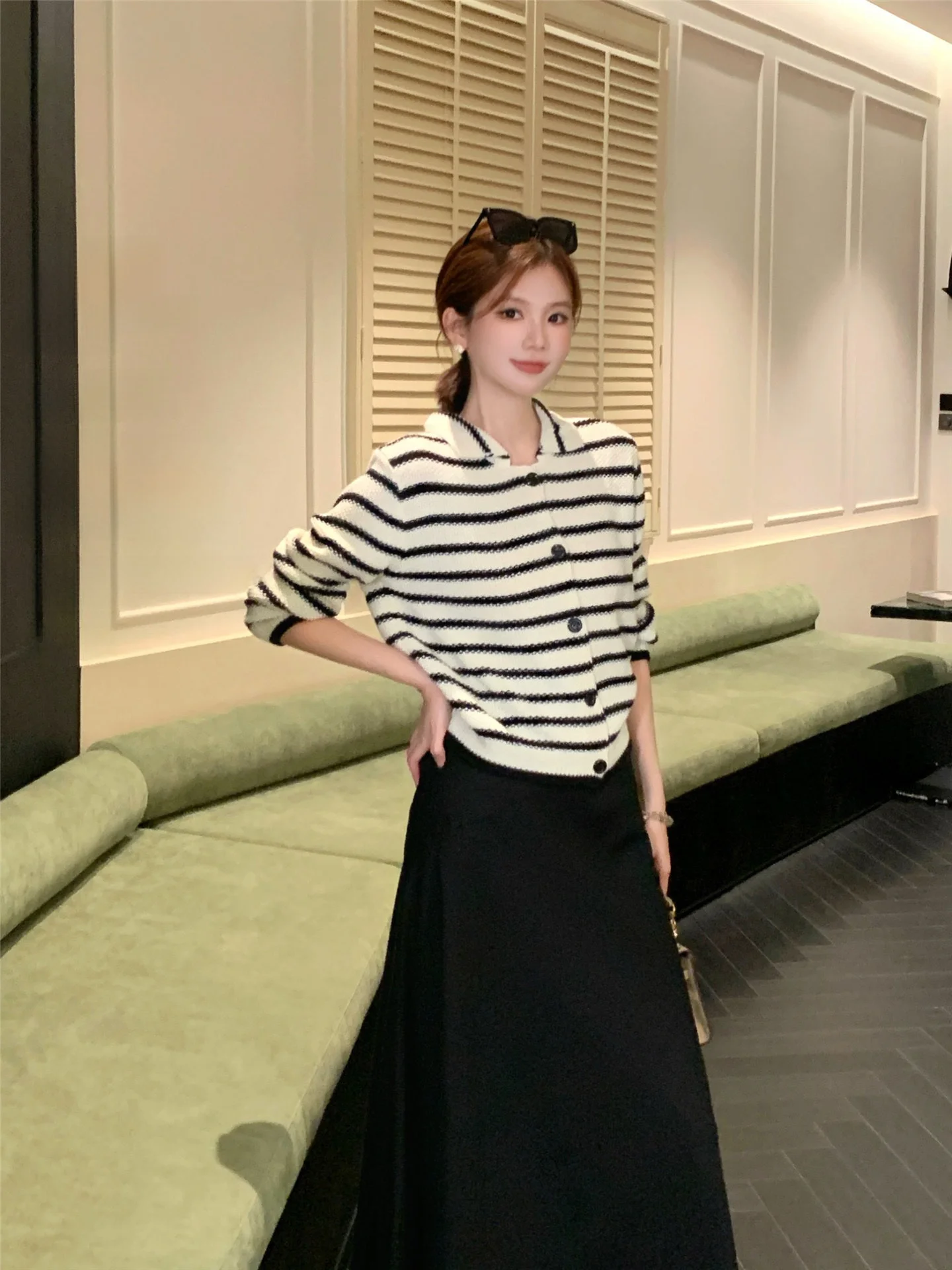 Женский вязаный кардиган Ele Stripe в стиле колледж с отложным воротником, приталенный, универсальный, мягкий, с длинными рукавами
Женский вязаный кардиган Ele Stripe в стиле колледж с отложным воротником, приталенный, универсальный, мягкий, с длинными рукавами