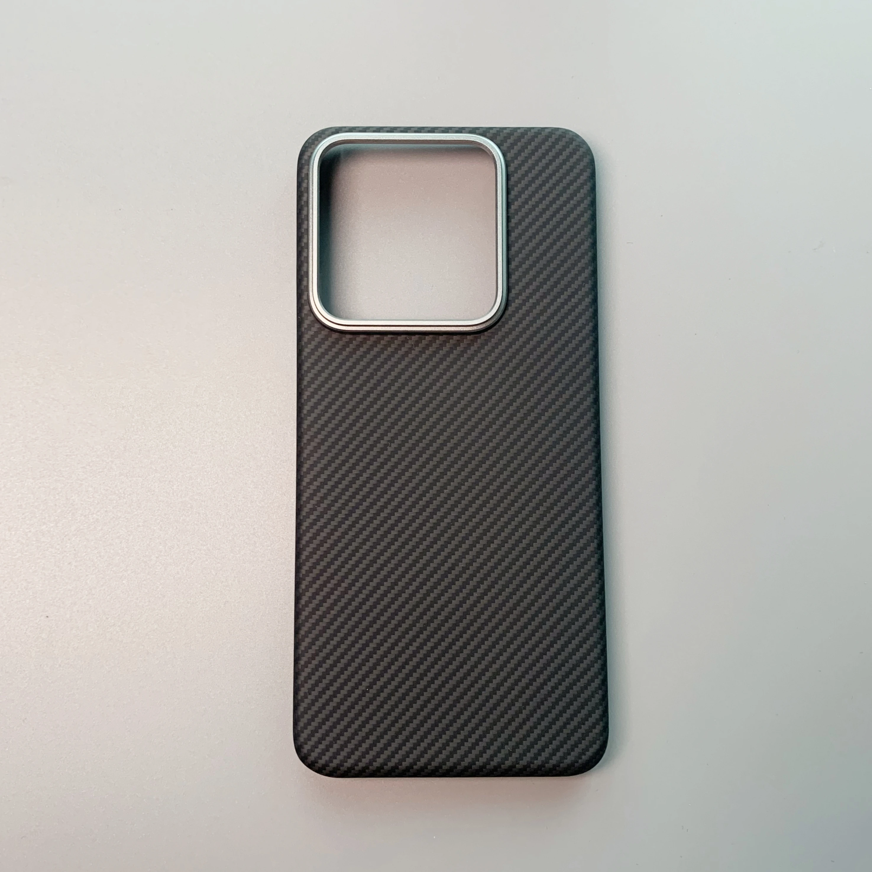 Deluxe carbon fiber MagSafe wireless charging phone case, suitable for Xiaomi Mi 14 Kevlar14Pro protective case 
Deluxe carbon fiber MagSafe wireless charging phone case, suitable for Xiaomi Mi 14 Kevlar14Pro protective case