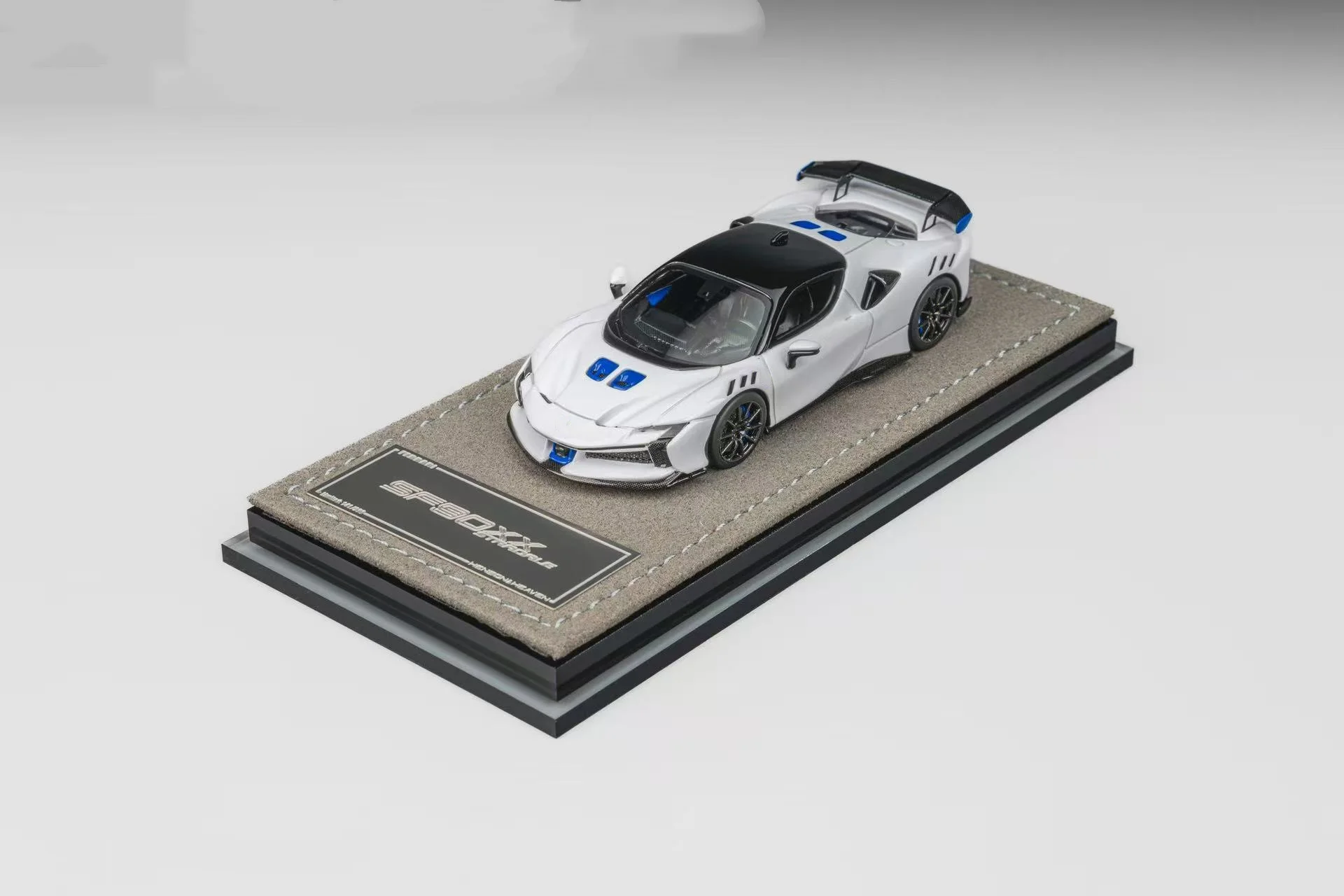 Модель HH 1:64 SF90XX Stradale Limited Edition, модель автомобиля из смолы, Коллекционный орнамент
Модель HH 1:64 SF90XX Stradale Limited Edition, модель автомобиля из смолы, Коллекционный орнамент
