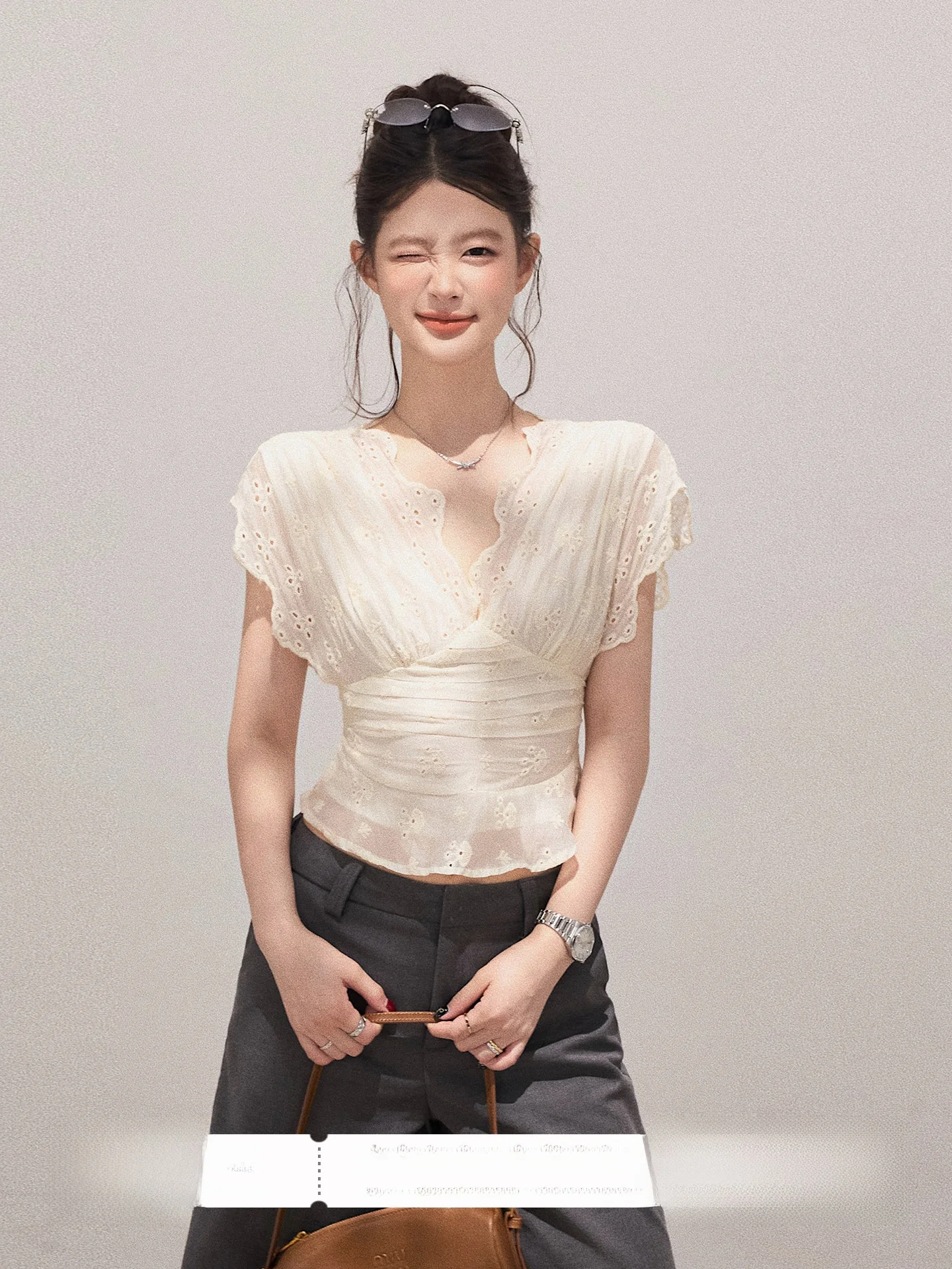 Exue Meat Hollow V-neck Short Sleeve T-shirt Women's Summer New Design Slimming Casual Thin Top Ladies Fashion Casual Style
Exue Meat Hollow V-neck Short Sleeve T-shirt Women's Summer New Design Slimming Casual Thin Top Ladies Fashion Casual Style