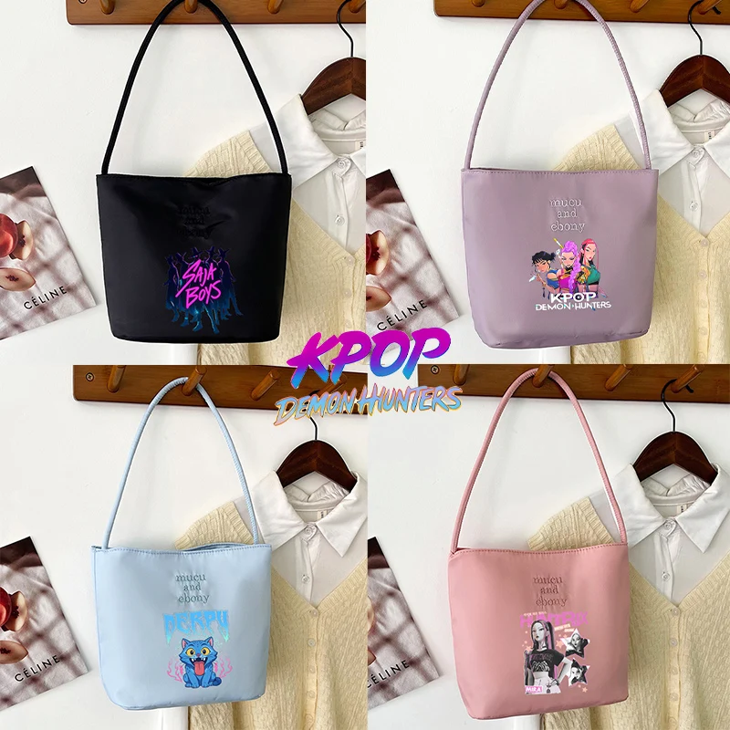 Kpop Demon Hunters Print Single Shoulder Bag Grils Underarm Bag Niche Design Alphabet Embroidery Portable Commuter Bucket Bags
Kpop Demon Hunters Print Single Shoulder Bag Grils Underarm Bag Niche Design Alphabet Embroidery Portable Commuter Bucket Bags