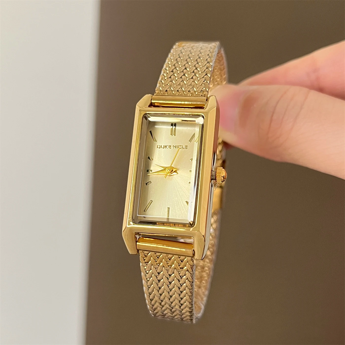 Women's Watches Fashion Simple Rectangular Dial Steel Mesh with Waterproof Quartz Watch Ladies' Bracelet
Women's Watches Fashion Simple Rectangular Dial Steel Mesh with Waterproof Quartz Watch Ladies' Bracelet