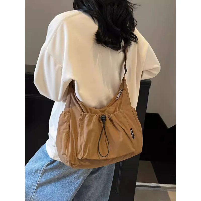 1 2026 New Women's Large Capacity Crossbody Bag Casual College Student Daily Commute Travel Lightweight Shoulder Bag
1 2026 New Women's Large Capacity Crossbody Bag Casual College Student Daily Commute Travel Lightweight Shoulder Bag
