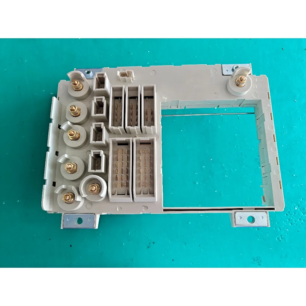 Центральный электрический блок предохранителей для грузовиков
Центральный электрический блок предохранителей для грузовиков