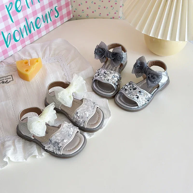Girls Sandals Mesh Lace Bows Kids Beach Shoes Shiny Sequins Non-slip 2025 Summer New Kids Princess Shoes Elegant Ins Trendy
Girls Sandals Mesh Lace Bows Kids Beach Shoes Shiny Sequins Non-slip 2025 Summer New Kids Princess Shoes Elegant Ins Trendy