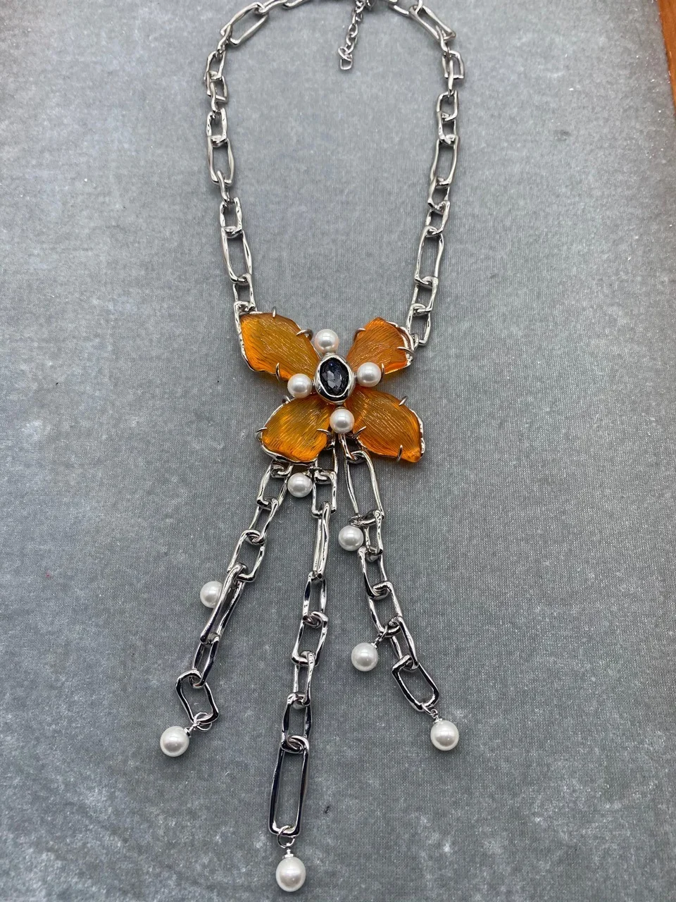 European and American Genius Designers Create Fashionable and Trendy Casual Chain Pearl Necklaces
European and American Genius Designers Create Fashionable and Trendy Casual Chain Pearl Necklaces