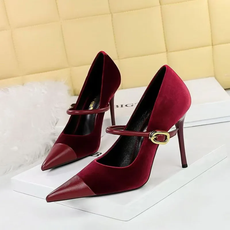 New Fashion Women's Shoes Sexy Black High Heels Sharp Pointed Suede Pumps Elegant Shallow Mouth Etiquette Shoes Mujer Zapatos
New Fashion Women's Shoes Sexy Black High Heels Sharp Pointed Suede Pumps Elegant Shallow Mouth Etiquette Shoes Mujer Zapatos